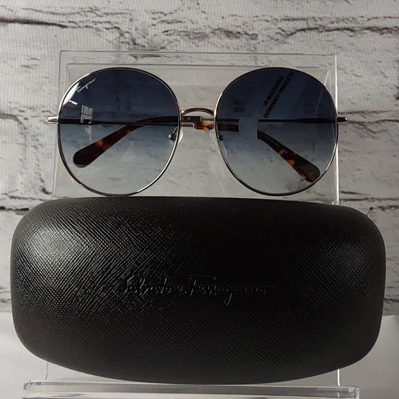 'SALVADOR FERRAGAMO' SMOKY-EYE LENSE ROUND FRAME SUNGLASSES & CASE SET - Picture 16 of 16